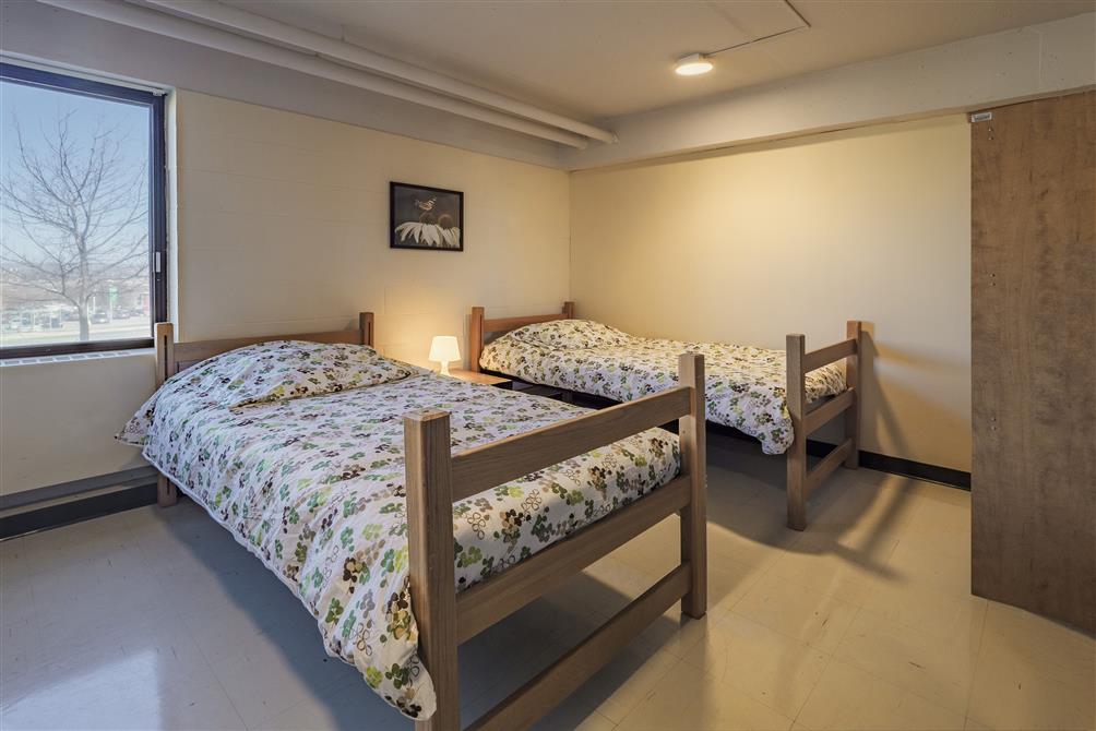 Complexe G - Grande chambre deux lits simples (&copy;Université de Sherbrooke - Résidences)