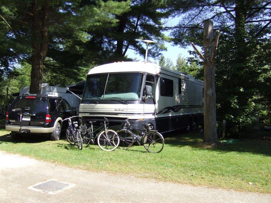 Terrain avec service (&copy;Hélène Giguère)