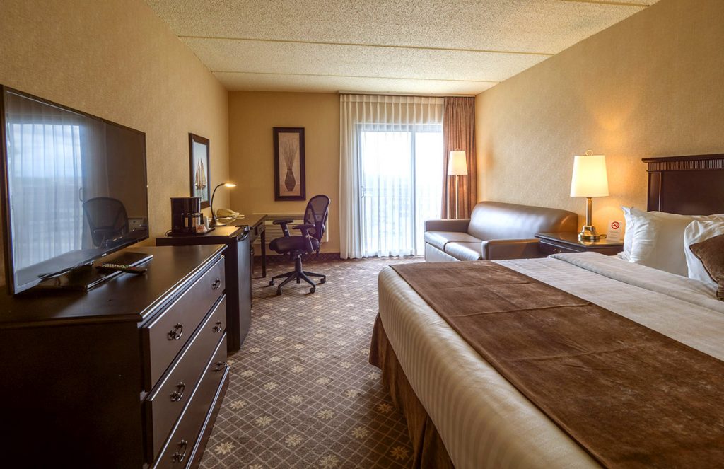 Chambre à 1 très grand lit et sofa lit (&copy;HÔTEL LE PRÉSIDENT)