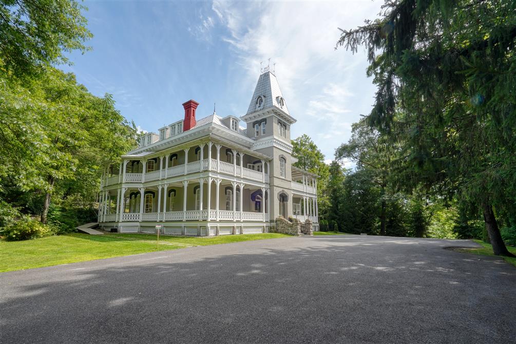 EXT - Façade (&copy;Ulric Manteaux)