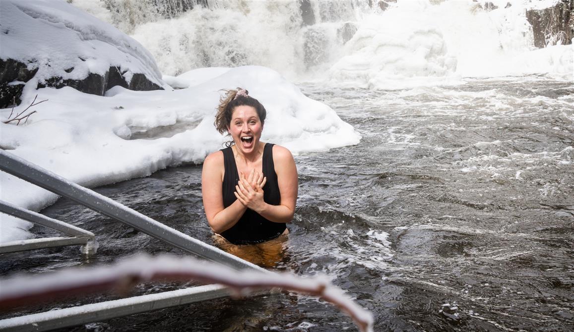 L'accès à la rivière pour le bain polaire, même en hiver!  (&copy;Spa Bolton)